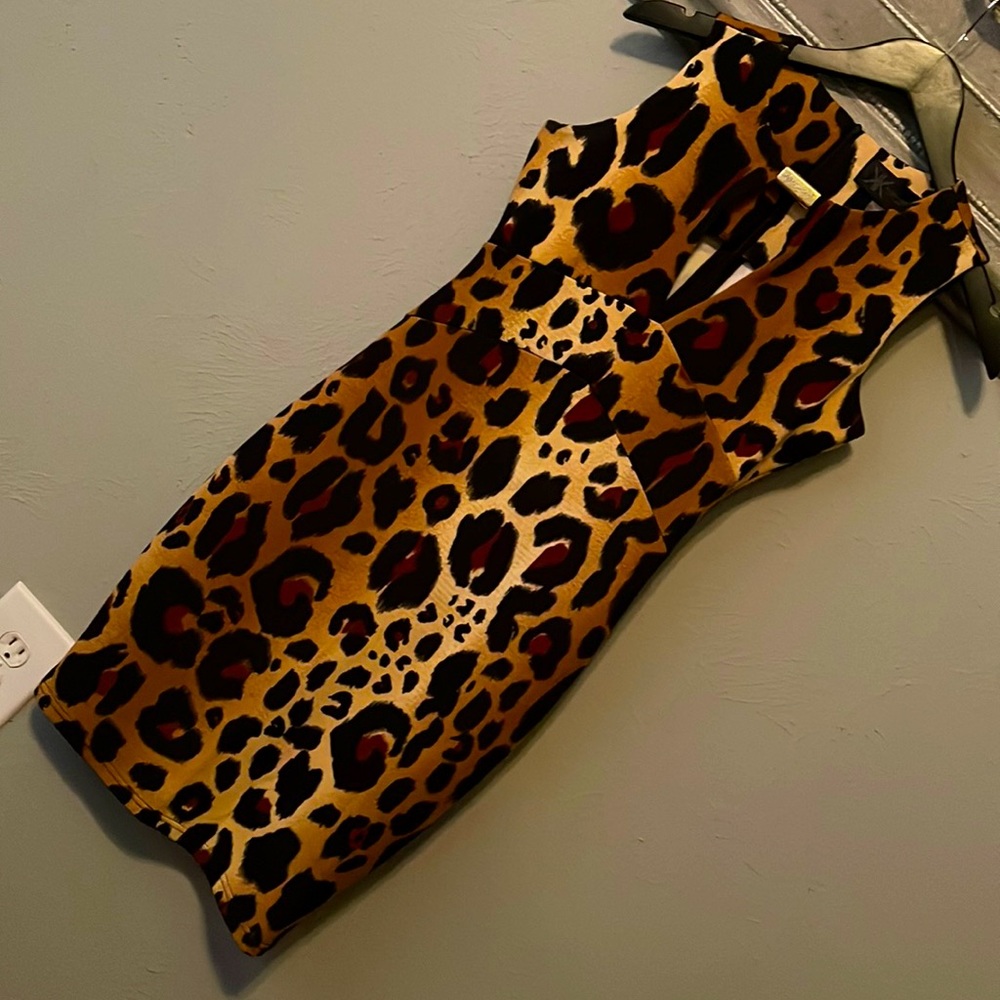 Kardashian Kollection Women’s Leopard print dress!
NEW 
Kardashian Kollection